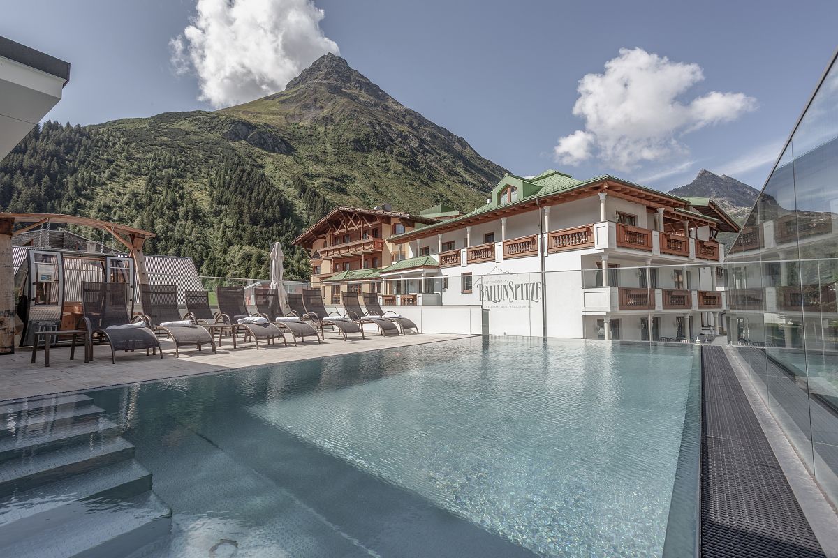 Familienurlaub am Fuße der majestätischen Ballunspitze - Kinderhotel.Info