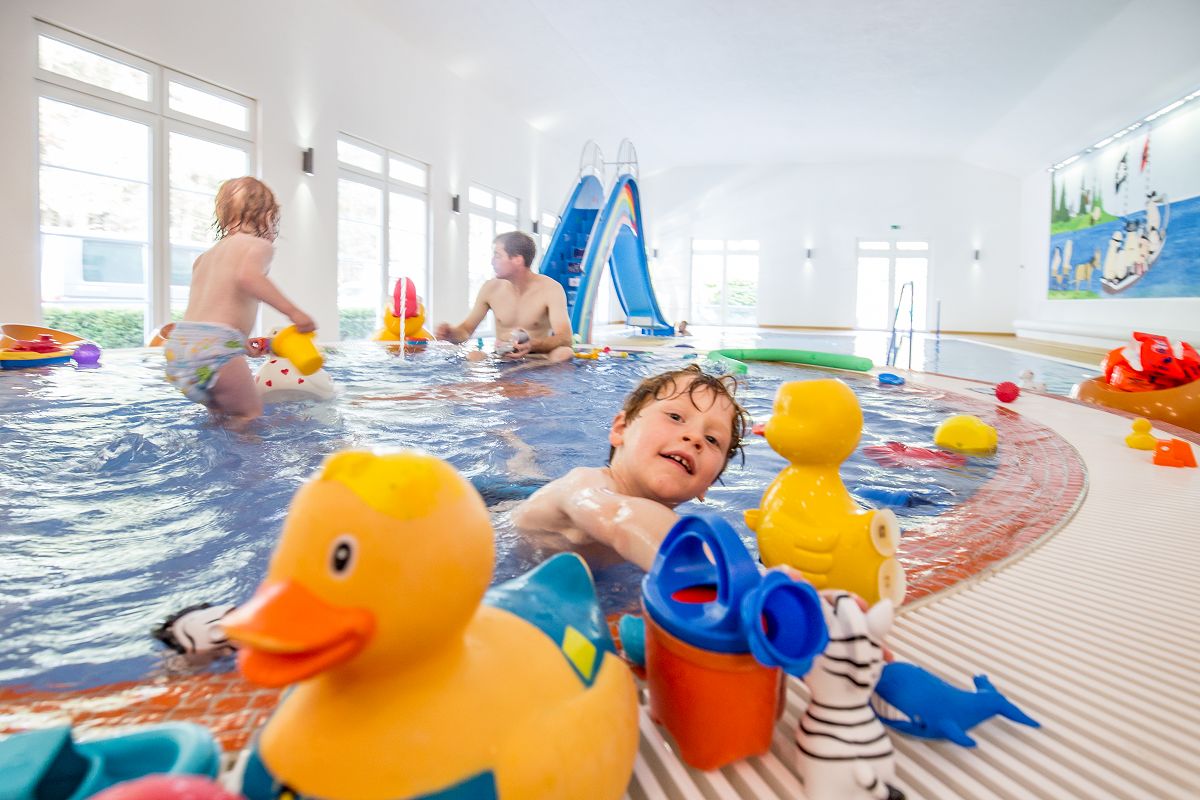 Familotel Borchard's Rookhus: Schwimmen lernen im Urlaub leicht gemacht - Kinderhotel.Info