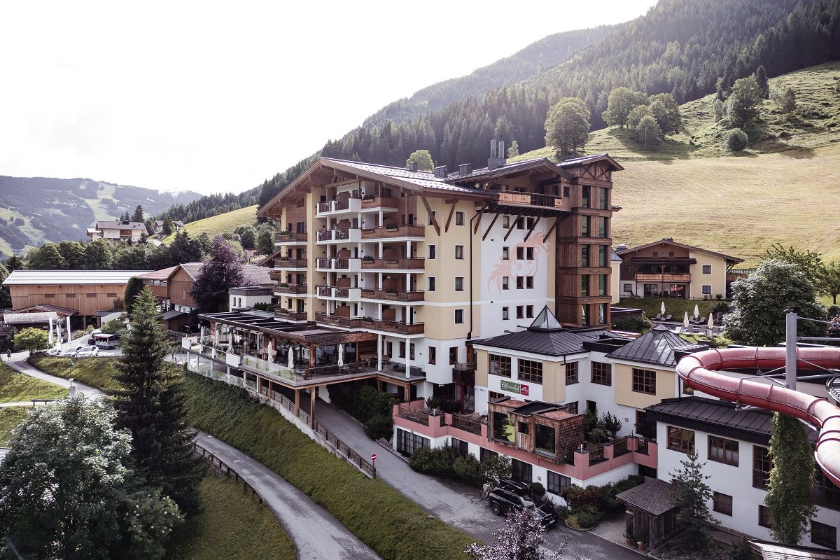 Hotel des Monats Mai: Familienresort Ellmauhof in Saalbach Hinterglemm - Kinderhotel.Info