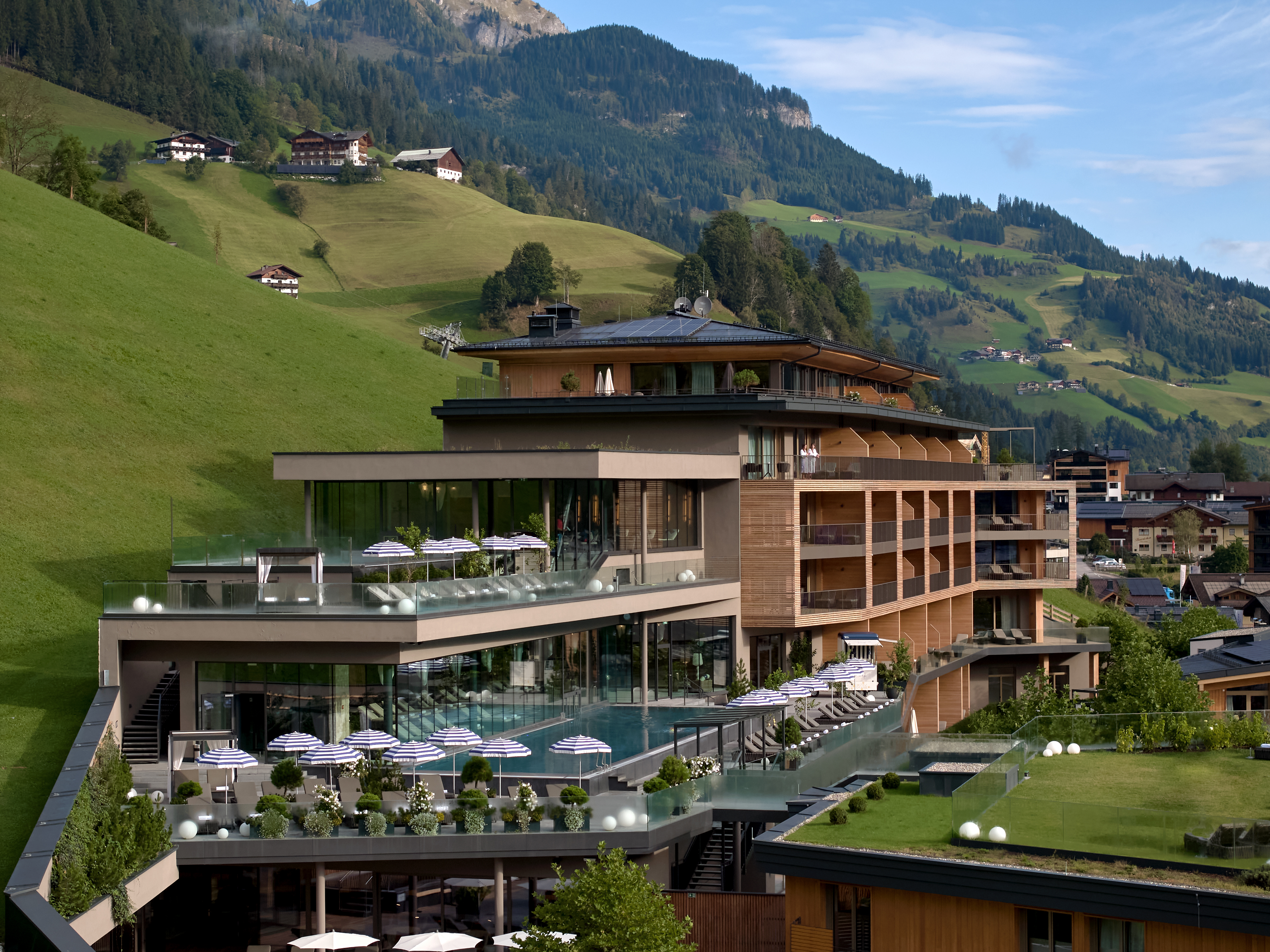 Hotel des Monats Juli: DAS EDELWEISS Salzburg Mountain Resort in Großarl - Kinderhotel.Info