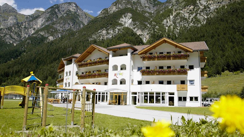 Angebote vom Hotel Alpin in Gossensass im Pflerschtal/Südtirol - Kinderhotel.Info