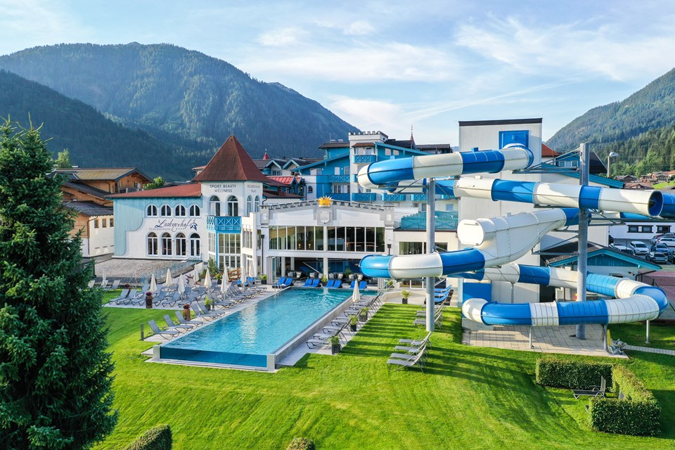 eine der längsten Wasserrutschen in Österreich - Hotel Lacknerhof