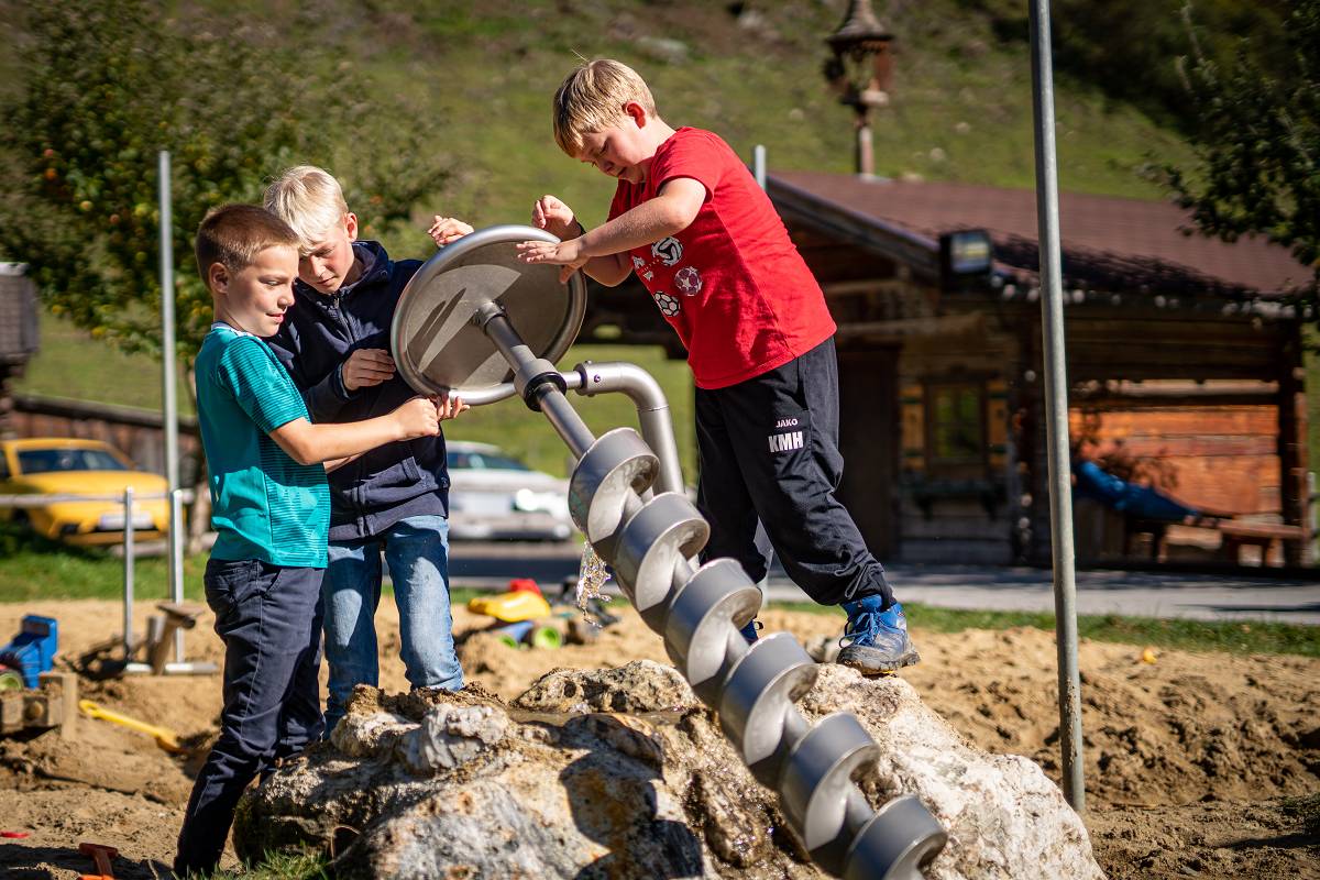 Familienhotel Oberkarteis-Wasserspielplatz