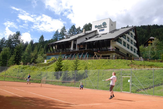 Der Tennisplatz beim Hotel