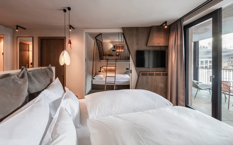 Hotelzimmer mit eigenem Bereich für Kinder im Family Resort Falkensteiner Lido