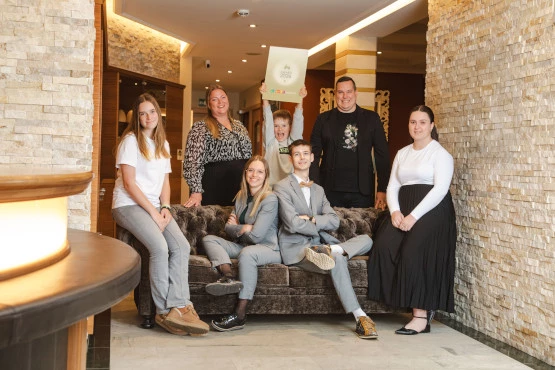 Gewinner kinderhotel.info Award 2026 - Familie Brunner und Team von der Familien-Wellness Residence Tyrol