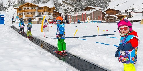 Skiurlaub mit Kindern im Familienhotel Oberkarteis