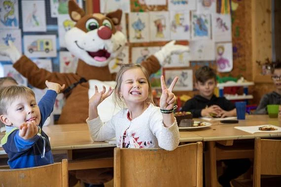 Kinder spielen im Testerhof im Zillertal