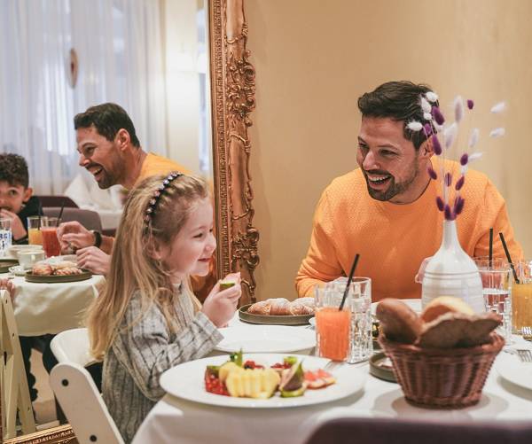 Family Premium Deal - Hotel Fameli