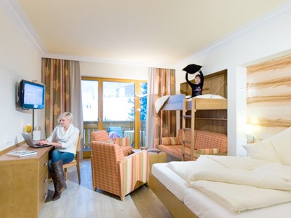 Familienhotel - Skikurs direkt beim Hotel - Töbring - Komfortzimmer Nockberge im Kärntnerhof - Familien- & Sporthotel Kärntnerhof