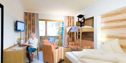Familienhotel - Suiten mit extra Kinderzimmer - PLZ 9620 (Österreich) - Komfortzimmer Nockberge im Kärntnerhof - Familien- & Sporthotel Kärntnerhof