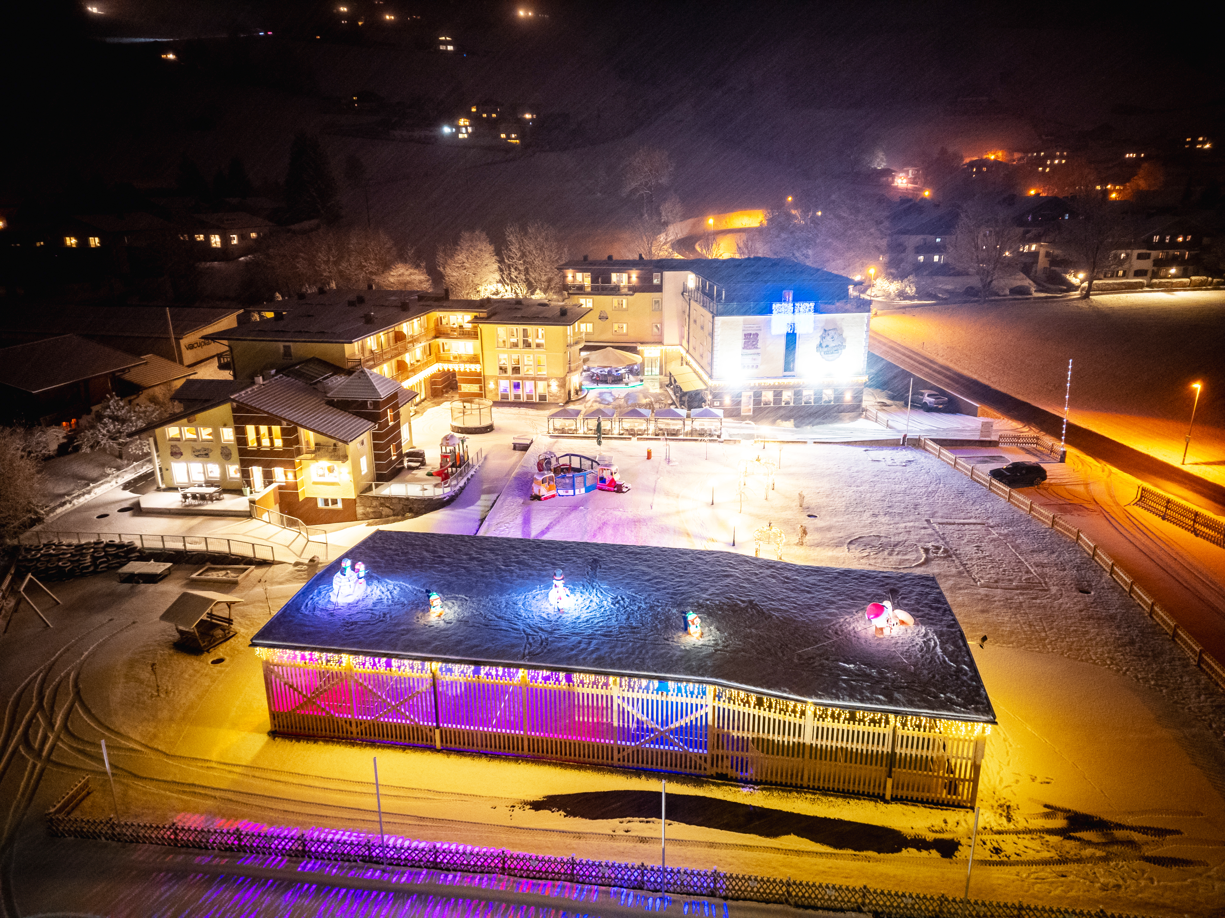 Familienhotel: Hotelanlage Winternacht - Das Familien-Clubhotel Wolkensteinbär