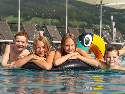 Familienhotel - Pools: Außenpool beheizt - Straßerberg - Schwimmen - Die Seitenalm