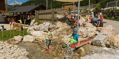 Familienhotel - Kinderbetreuung in Altersgruppen - PLZ 5761 (Österreich) - Wasserspielplatz - Die Seitenalm