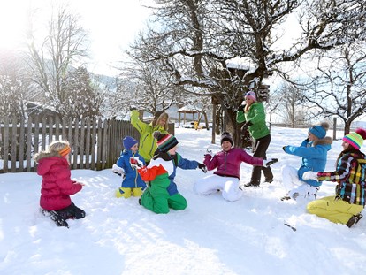 Familienhotel - Skilift - Winterspaß für die ganze Familie im Kinderhotel Gut Weissenhof in Radstadt im Salzburger Land - Hotel Gut Weissenhof ****S