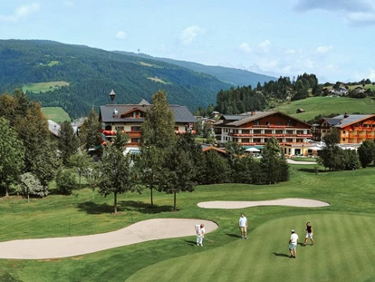 Familienhotel - Garten - Straßerberg - Hotel Gut Weissenhof direkt am 27-Loch Golfplatz Radstadt - Hotel Gut Weissenhof ****S