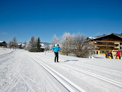 Familienhotel - Skikurs direkt beim Hotel - Unterkremsbrücke - Direkter Einstieg vorm Haus in die 180 km lange Langlaufloipe - Hotel Gut Weissenhof ****S
