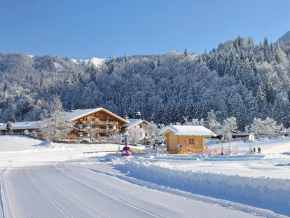 Familienhotel - Streichelzoo - Thumersbach - Das Schnee - Abenteuerland direkt vor dem Haus - Familotel Landgut Furtherwirt