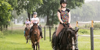 Familienhotel - Ausritte mit Pferden - Münsterland - Reiten auf der Ponyrunde - Familotel Landhuus Laurenz
