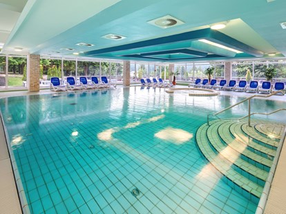 Familienhotel - Hallenbad - Thüringen - Innen-Pool mit Whirlpool - AHORN Panorama Hotel Oberhof