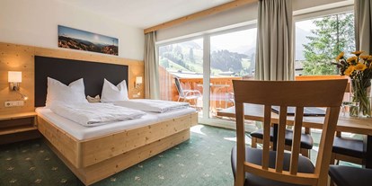 Familienhotel - Preisniveau: moderat - Weißenbach (Haus) - Beispielbild Familienzimmer Typ B - Familienhotel Botenwirt ***S
