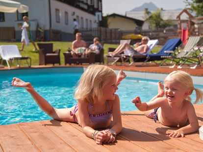 Familienhotel - Suiten mit extra Kinderzimmer - Forstau (Forstau) - Pool - Familienresort Reslwirt