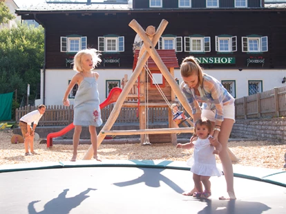 Familienhotel - Kinderbetreuung in Altersgruppen - Unterkremsbrücke - Spielplatz - Familienresort Reslwirt