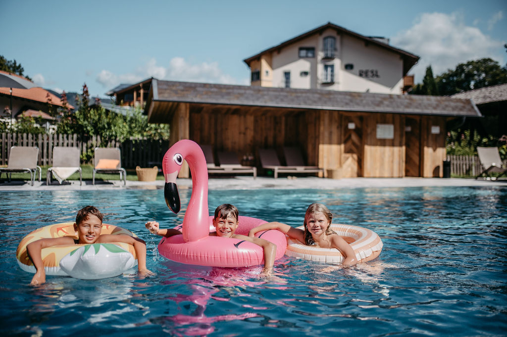 Kinderhotel - kinder im neuen beheizten pool - Resl Resort