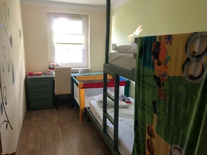 Familienhotel - Einzelzimmer mit Kinderbett - Ostseeküste - TUI SUNEO Kinderresort Usedom