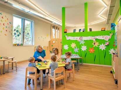 Familienhotel - Einzelzimmer mit Kinderbett - Mecklenburg-Vorpommern - Kids Club - TUI SUNEO Kinderresort Usedom