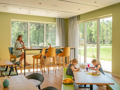 Familienhotel - Umgebungsschwerpunkt: Strand - All-In-Restaurant, Kinderbereich - TUI SUNEO Kinderresort Usedom
