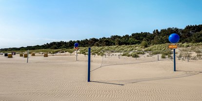 Familienhotel - Spielplatz - Mecklenburg-Vorpommern - Am Strand, Beachvolleyball - TUI SUNEO Kinderresort Usedom
