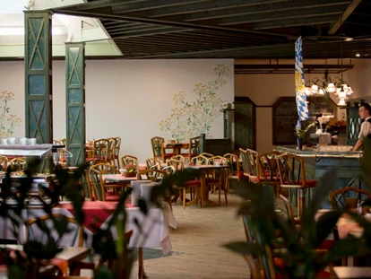 Familienhotel - Pools: Innenpool - Hochkrumbach - Restaurant im Ferienclub - Ferienclub Maierhöfen
