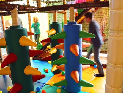 Familienhotel - Umgebungsschwerpunkt: am Land - Hochkrumbach - Indoor Kinderspielwelt - Ferienclub Maierhöfen