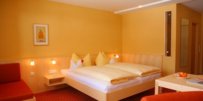 Familienhotel - Einzelzimmer mit Kinderbett - PLZ 6580 (Österreich) - Sonne und Bergezimmer - Sonne Bezau Familotel Bregenzerwald