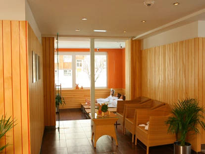 Familienhotel - Einzelzimmer mit Kinderbett - Hochkrumbach - Schöner Saunabereich - Sonne Bezau Familotel Bregenzerwald