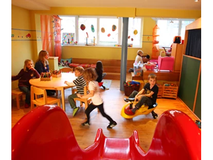 Familienhotel - Kinderwagenverleih - Hochkrumbach - tolles Kinderspielzimmer - Sonne Bezau Familotel Bregenzerwald