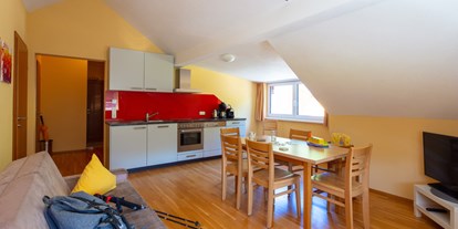 Familienhotel - Einzelzimmer mit Kinderbett - PLZ 6580 (Österreich) - großes Familien-Appartement - Sonne Bezau Familotel Bregenzerwald