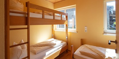 Familienhotel - Umgebungsschwerpunkt: Fluss - PLZ 6870 (Österreich) - Kinderzimmer im Familienappartement - Sonne Bezau Familotel Bregenzerwald