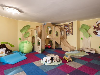 Familienhotel - Suiten mit extra Kinderzimmer - Babyland - Falkensteiner Family Resort Lido