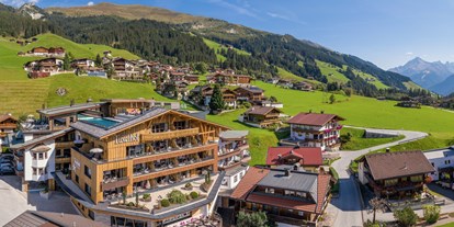 Familienhotel - Pools: Außenpool beheizt - Seefeld in Tirol - Hotel Alpin Spa Tuxerhof mit Sunset Relaxpool auf dem Dach - Alpin Spa Hotel Tuxerhof