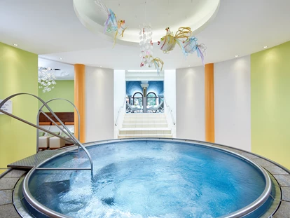 Familienhotel - Pools: Außenpool beheizt - Neuschitz - Family-Massage-Pool im Family-SPA - Hotel DIE POST