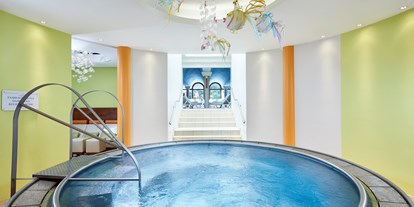 Familienhotel - Kinderbetreuung - PLZ 9544 (Österreich) - Family-Massage-Pool im Family-SPA - Hotel DIE POST