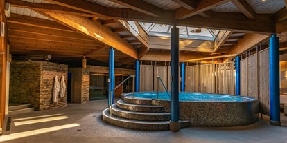 Familienhotel - Skilift - Trebesing - Whirlpool im Saunapark - Hotel DIE POST