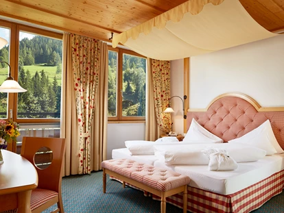 Familienhotel - Umgebungsschwerpunkt: Berg - Aich (Feldkirchen in Kärnten) - Himmelbett-Zimmer - Hotel DIE POST