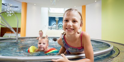 Familienhotel - Kinderbetreuung in Altersgruppen - PLZ 9762 (Österreich) - Familien-Badehosen-Area - Hotel DIE POST