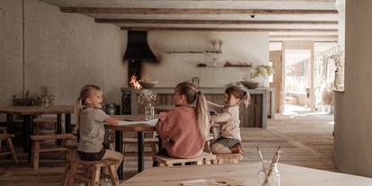 Familienhotel - ausschließlich Familien im Hotel - Dorf Tirol - Manufaktur  - Kinderhotel Sonnwies