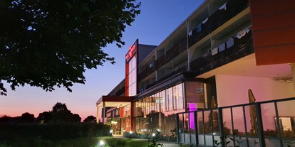 Familienhotel - Pools: Innenpool - Bad Tatzmannsdorf - Hotel ALL IN RED