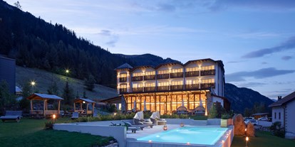 Familienhotel - Pools: Schwimmteich - Naturns - Familienhotel Bella Vista
