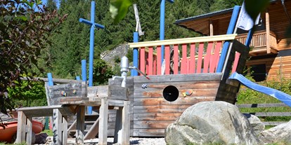 Familienhotel - Pools: Innenpool - Gröbming - Piratenschiff Spielplatz - Hotel Guggenberger